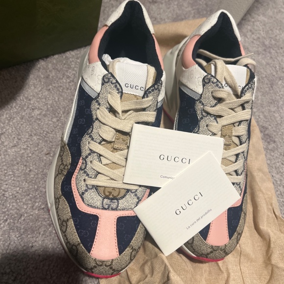 Women’s Gucci Sneakers - Picture 3 of 4